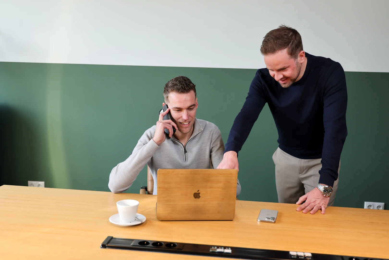 De senior specialisten van Impact werken aan strategie en campagnes